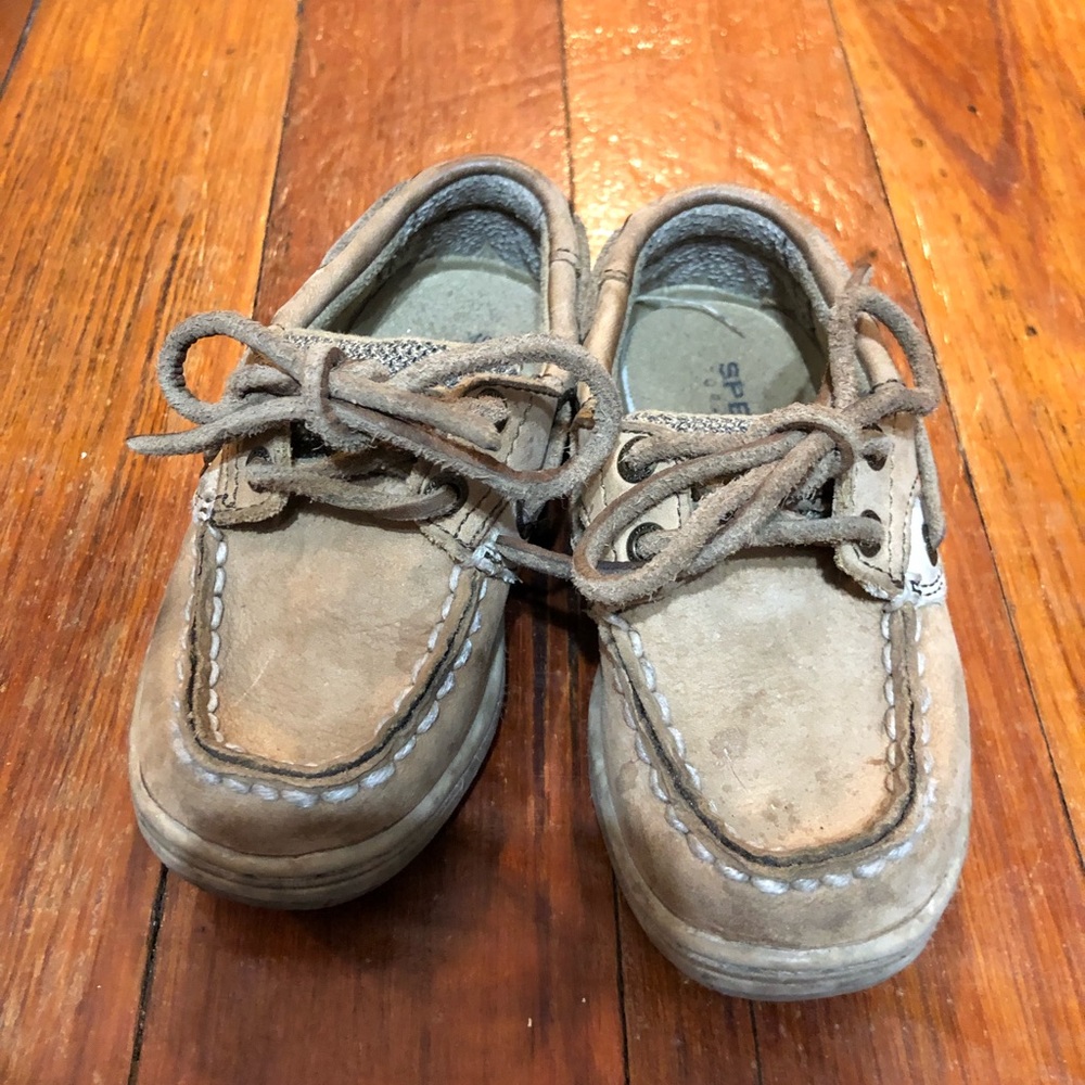 Light brown Sperry